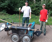 Ein Bild, das Geschirr, Tisch, draußen, Drink enthält.  Automatisch generierte Beschreibung